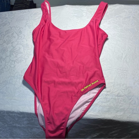 “No Photos Please” One Piece Swimsuit Hot Barbie Pink Open Back Women’s Medium - Picture 1 of 6